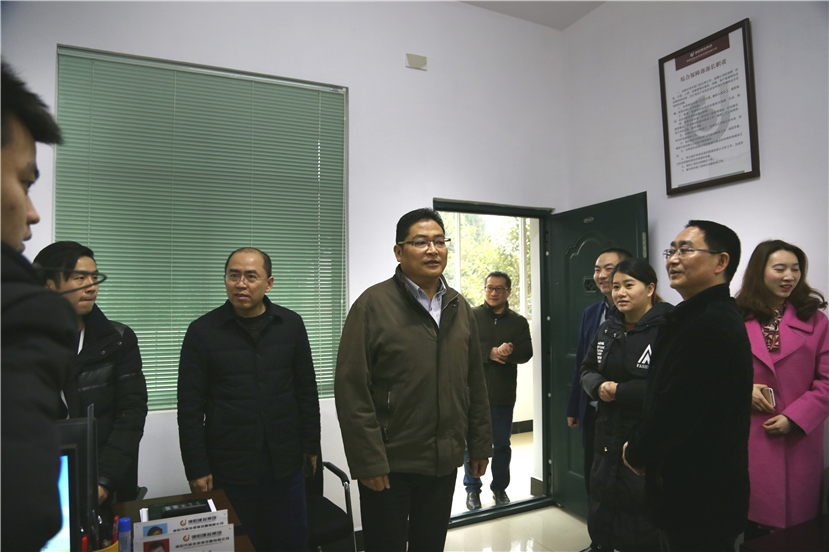 2017年1月27日 董事长姜俊带队集团领导班子慰问一线员工2 2017年1月27日 董事长姜俊带队集团领导班子慰问一线员工2